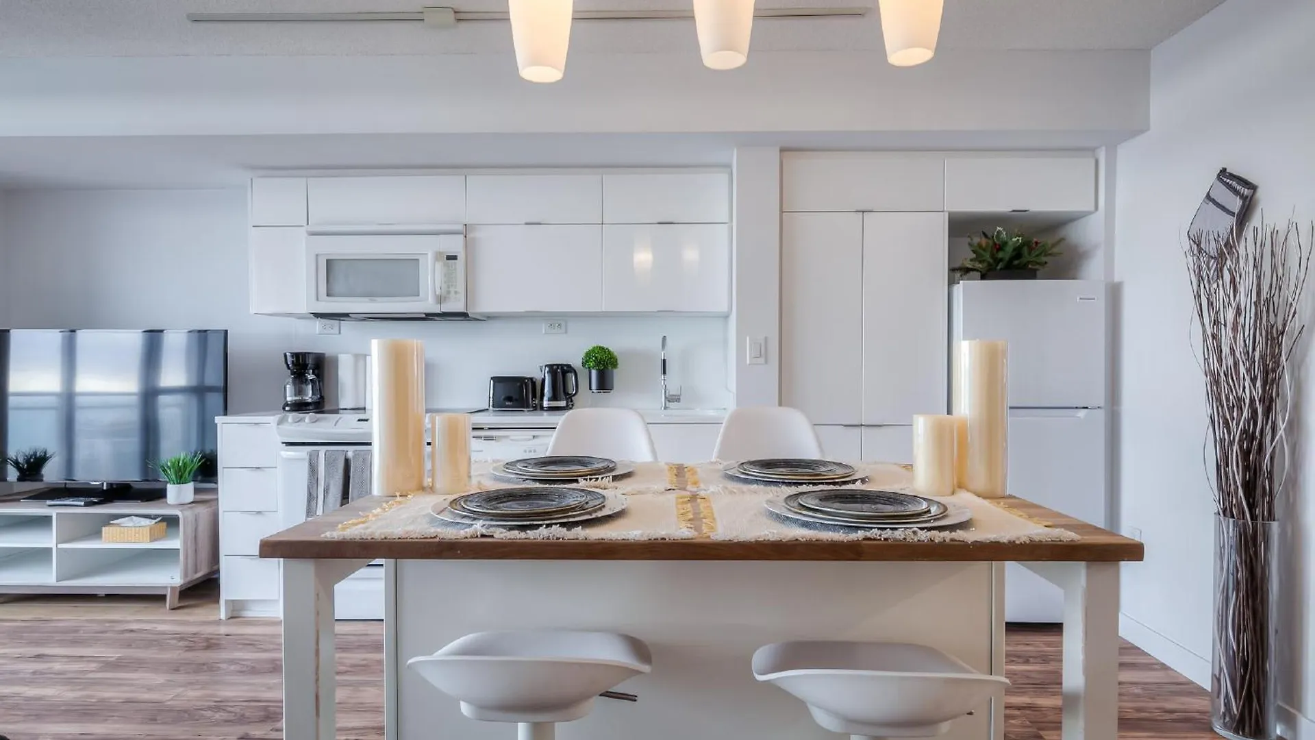 Elegant 1Br Plus Den Downtown Toronto - Sleep 6 0*,  Canada