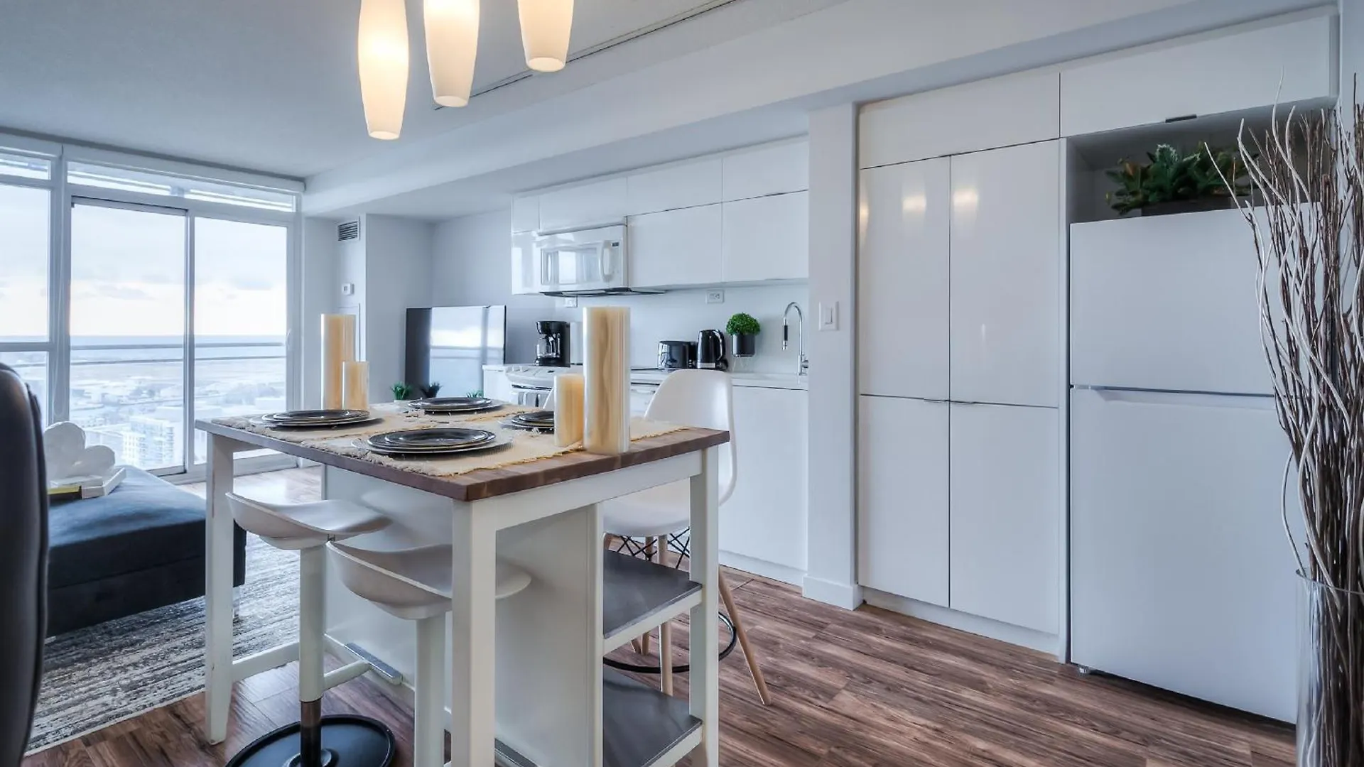 Elegant 1Br Plus Den Downtown Toronto - Sleep 6