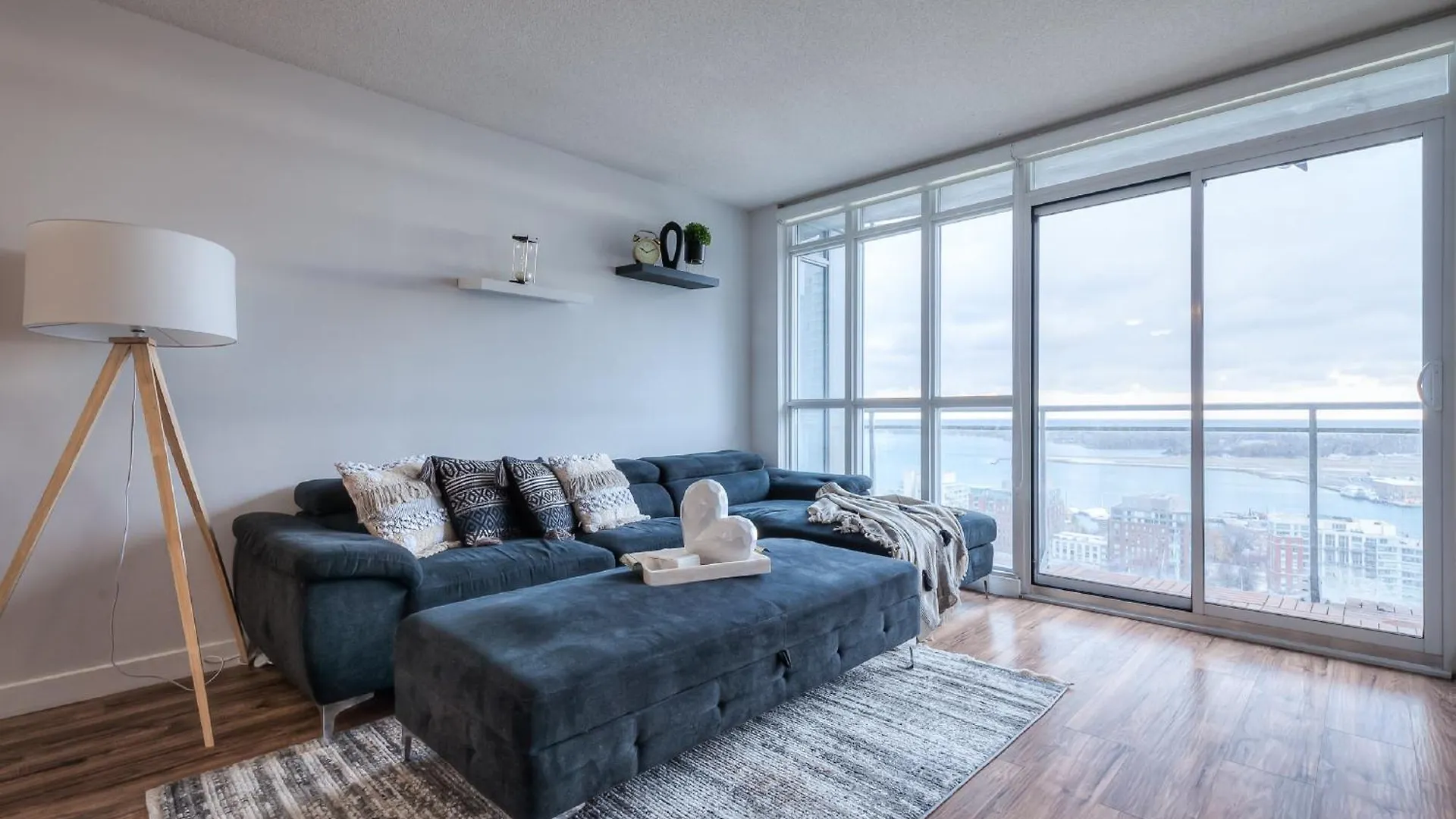 Apartment Elegant 1Br Plus Den Downtown Toronto - Sleep 6 Canada