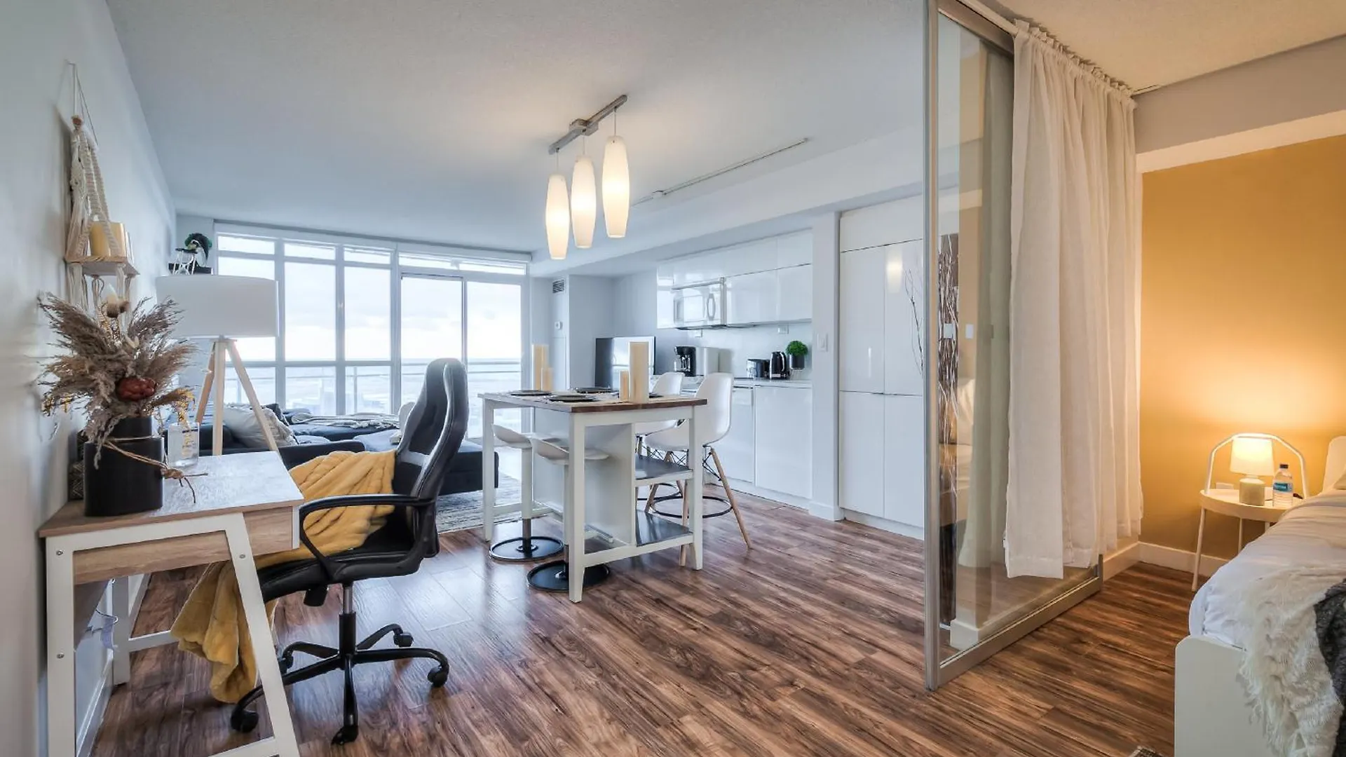 Elegant 1Br Plus Den Downtown Toronto - Sleep 6 Apartment