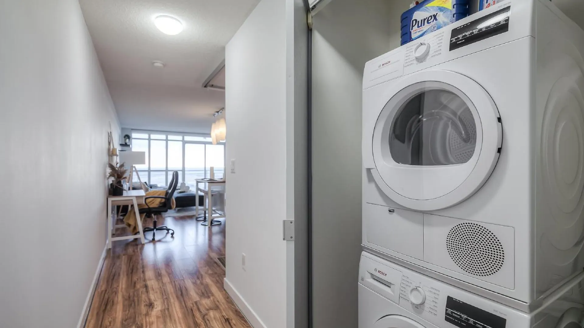 Elegant 1Br Plus Den Downtown Toronto - Sleep 6 0*,