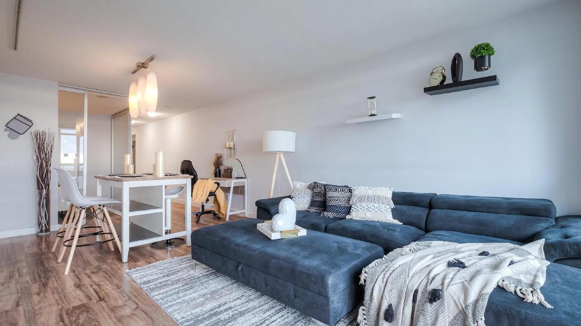 Apartment Elegant 1Br Plus Den Downtown Toronto - Sleep 6