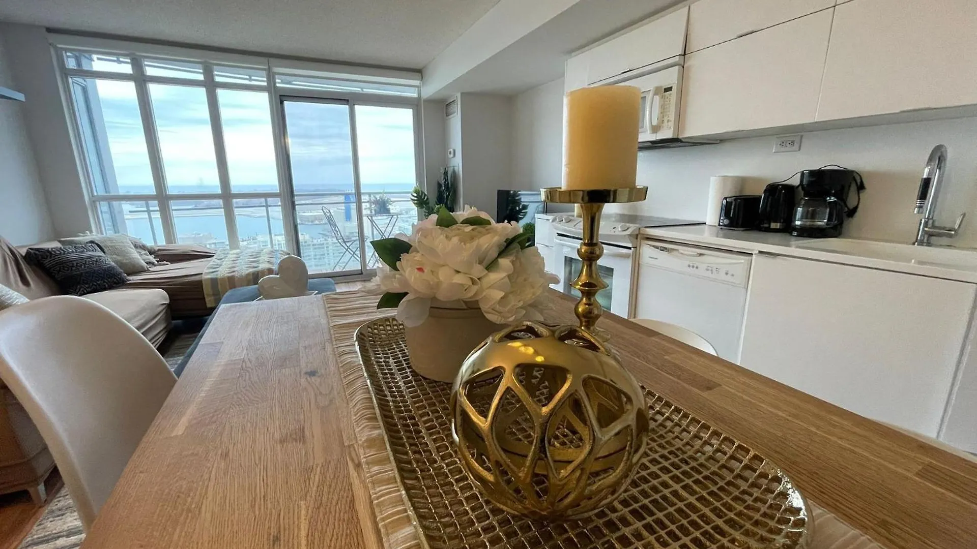 Apartment Elegant 1Br Plus Den Downtown Toronto - Sleep 6