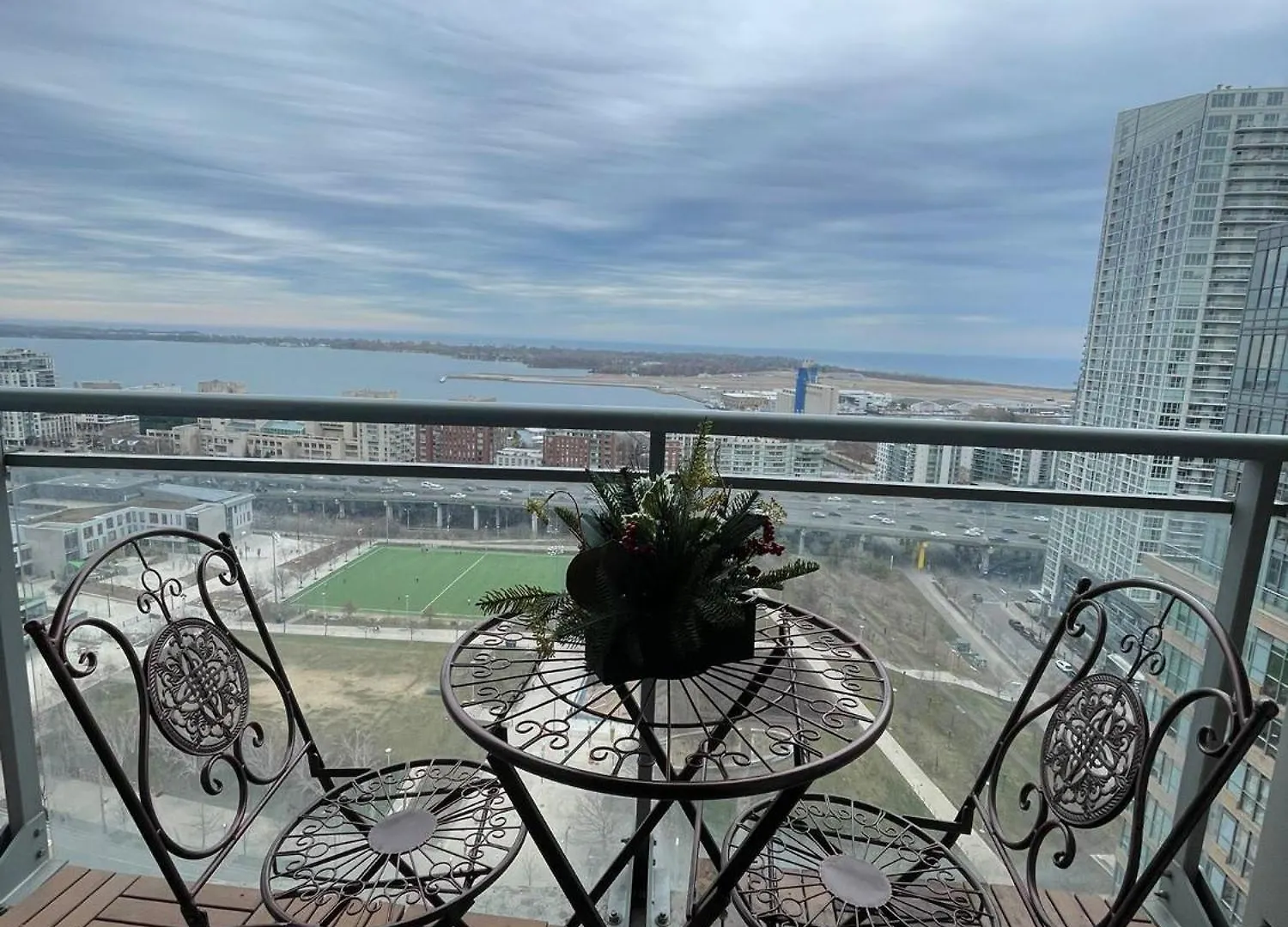 Apartment Elegant 1Br Plus Den Downtown Toronto - Sleep 6